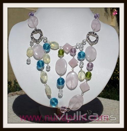 Collar de plata, cuarzo rosa, piedra de luna y cristales de colores