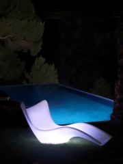 Muebles iluminados vondom tumbona surf