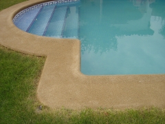 Proyeccion de suber tres en bordillos de piscinas como reparacion y anti deslizantes