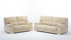 Estructura: madera   recubrimiento: espuma de poliuretano de 15 cm  almohadon asiento: asiento gom