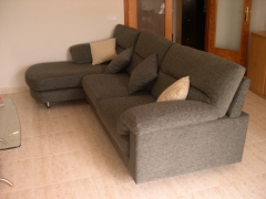 Sofa 3 plazas con chaiselongue tapizado con tela seleccionada del cliente