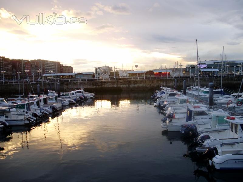 El Muelle de Gijón, hoy por la tarde