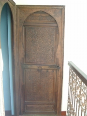 Puerta de madera tallada arabe