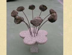 Figura flor tallada en piedra + hierro medidas 55 x 55 x 75 cm diseno exclusivo