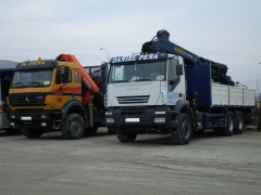 Cabezas tractoras con grua y camiones con caja