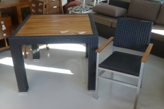 Oferta particulares , conjun to terraza mesa y 4 sillas en wicker y teka 750 euros , portes incluido