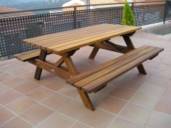 Mesa de picnic de madera tropical
