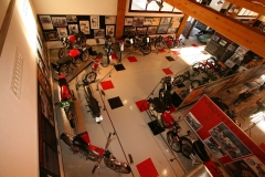 Museo de la moto de bassella-caucho artigo