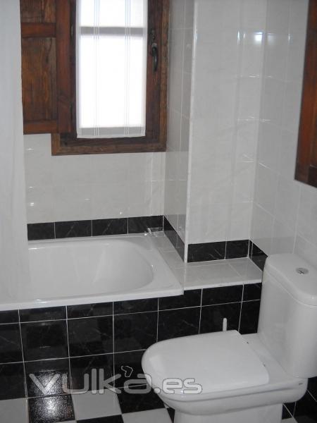 Baño en primera planta casa Torrecerredo