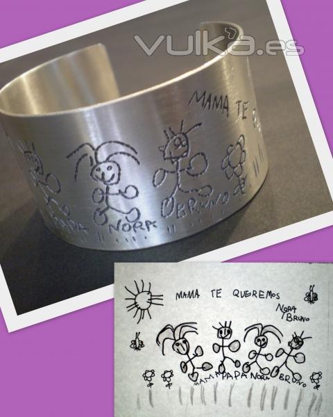 Pulsera personalizada con dibujos .De plata maciza de 3cm de ancho.