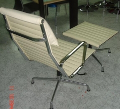 Lounge chair y ottoman mod ames, diseno, cromado, piel beige