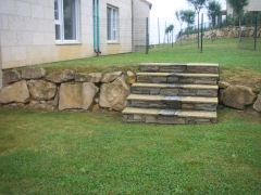 Escalera de jardin hecha de granito,losa y taco gallego