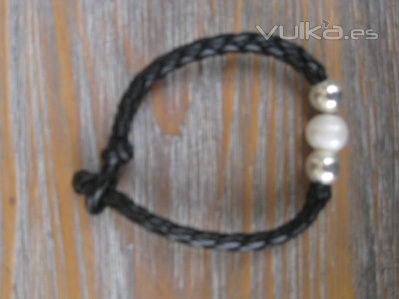 Pulsera perla y cuero