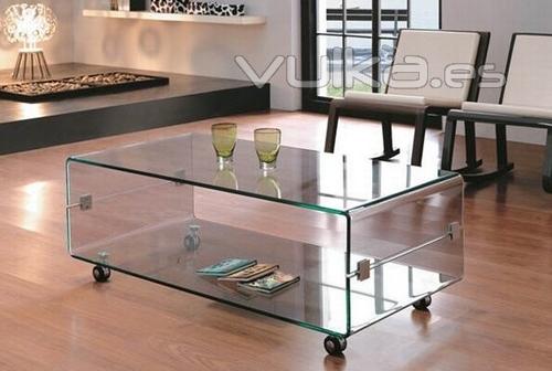 Mesa baja CB096A, rectangular, cristal curvado, ruedas.