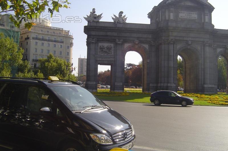 TAXI EN  MADRID ( PUERTA DE ALCALA )