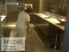 Foto 256 servicios de limpieza de maquinaria en Girona - Grup Master Servei 24h (serveis de Neteja Professional)