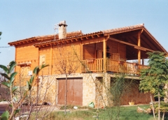 Casa de madera con garage