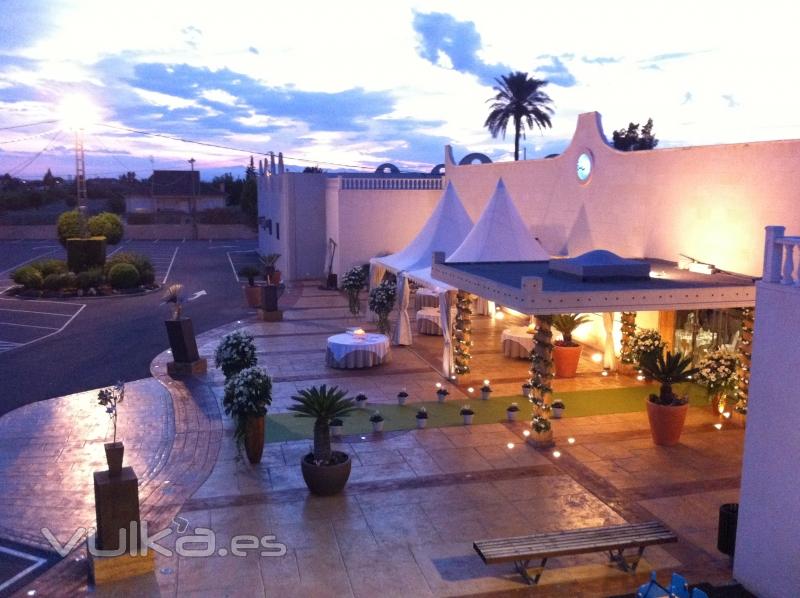 Terraza , restaurante Rosarito estamos para servirle