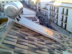 Instalacion de un equipo termosifon sobre tejado