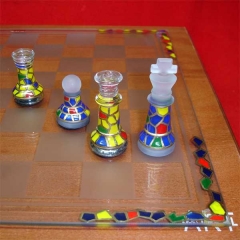 Juego de ajedrez pintado a mano con oro y esmaltes incluye estuche(detalle)