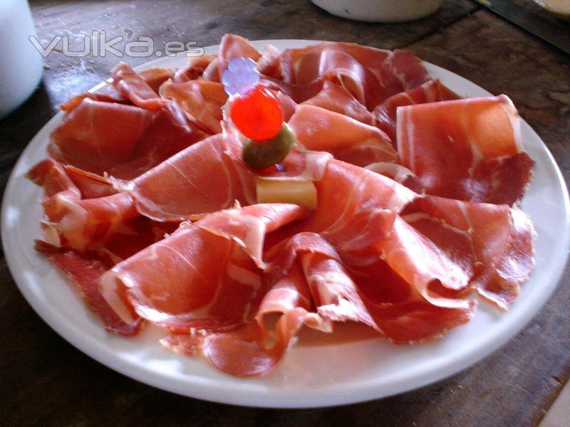 Jamon  curado   en  la  montaña  de  Leon