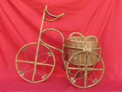 Triciclo hecho en bambu