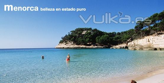 La inconfundible belleza de las playas de Menorca con sus cristalinas aguas.