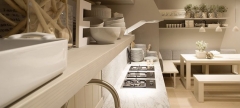 Detalle mobiliario de cocina dica modelo arkadia blanco nata con azul