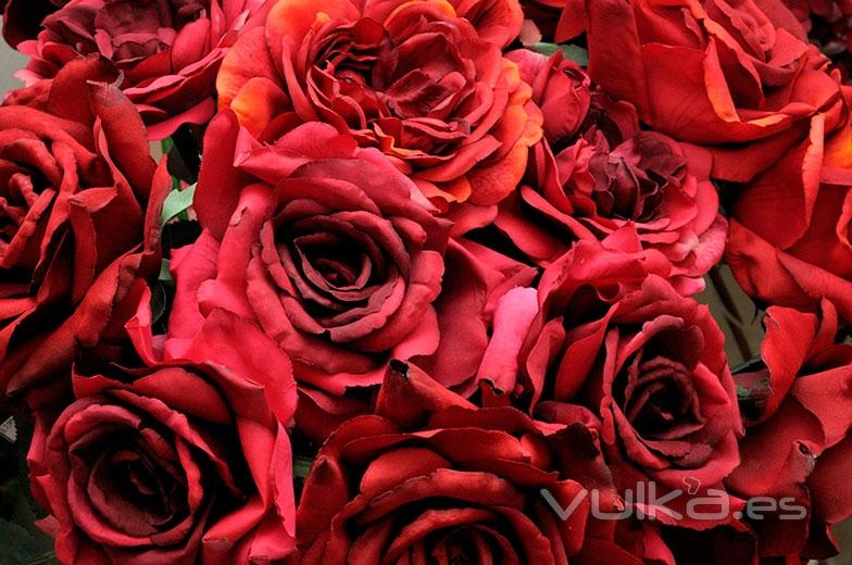 Un ramo de Rosas Artificiales para toda la vida...como vuestro amor!!....en ARTICO.