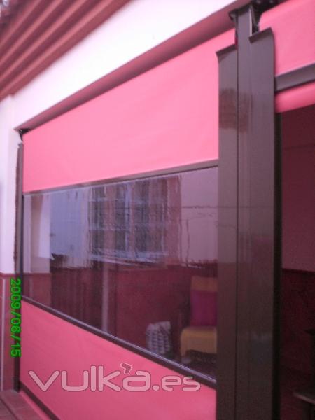 TOLDO VERTICAL CON GUIAS