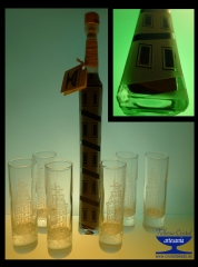 Botella (100ml) grabada, motivo torre hercules y 6 chipitos