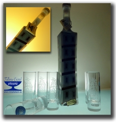Botella torre hercules (con licor cafe) y 6 chupitos(detalle)