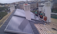 Instalacion de placas solares edificio 8 viviendas  burela - lugo -
