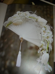 Ramo de novia en abanico, con flores naturales; diferente