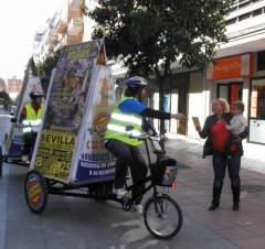 Triciclos publicitarios benjusol con gran circo royal en sevilla
