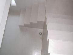 Microcemento en escalera y pavimento continuo