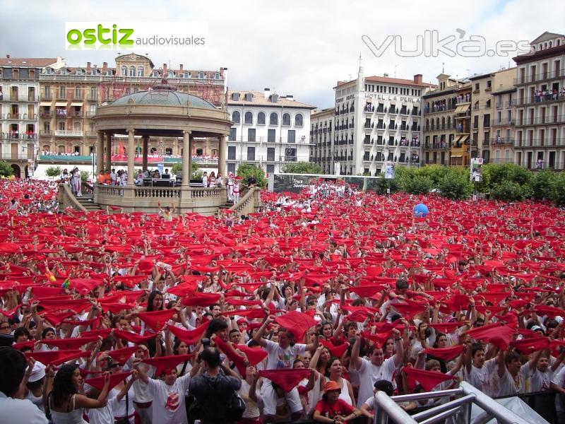 Esto es posible gracias a una pantalla gigante de led de 45 m2 de Ostiz Audiovisuales