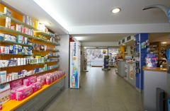 Farmacia cornella situada en el barrio de san idelfonso del municipio de cornella del llobregat fue