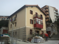 Vista general rehabilitacion de fachadas y cubierta de edificio privado
