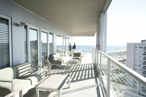 http://www.you-stylish-barcelona-apartments.com/B502_Barcelona-Apartment-for-Rent-sea-views-pool-5-b