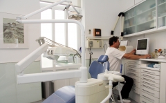 Foto 32 médicos especialistas en Valencia - Clinica Dental Identis