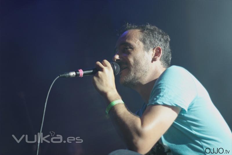 Love Of Lesbian en el Festival Faraday mientras OJJO realiza un reportaje promo del festival