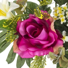 Ramo de flores artificialescompuesto por rosas de color cereza en la llimona home (2)