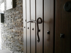 Vista de puerta rustica de carpinteria jose rutia