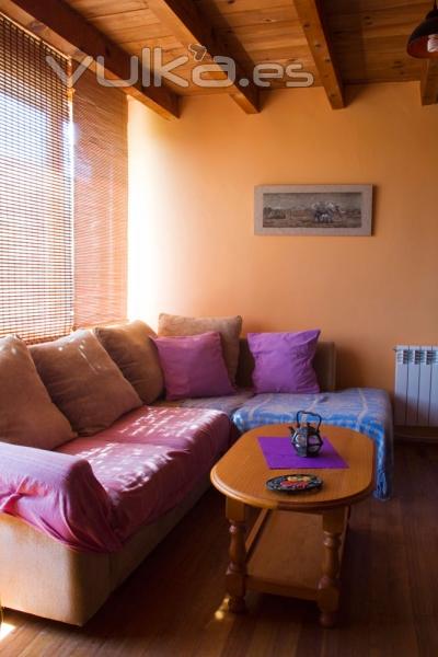 Salón con chimenea Casa Rural Martintxorena. Valle de Goñi