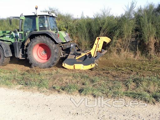 Tractor con desbrozadoras forestales TMC Cancela