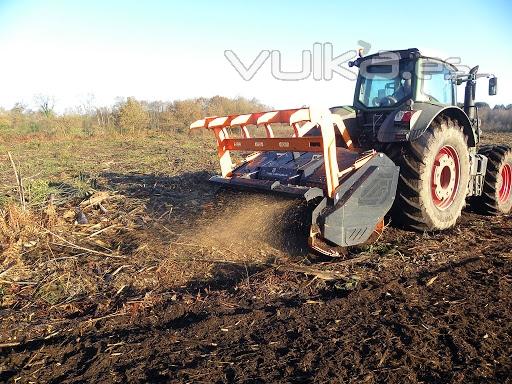 Trituradora con tractor