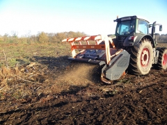 Trituradora con tractor