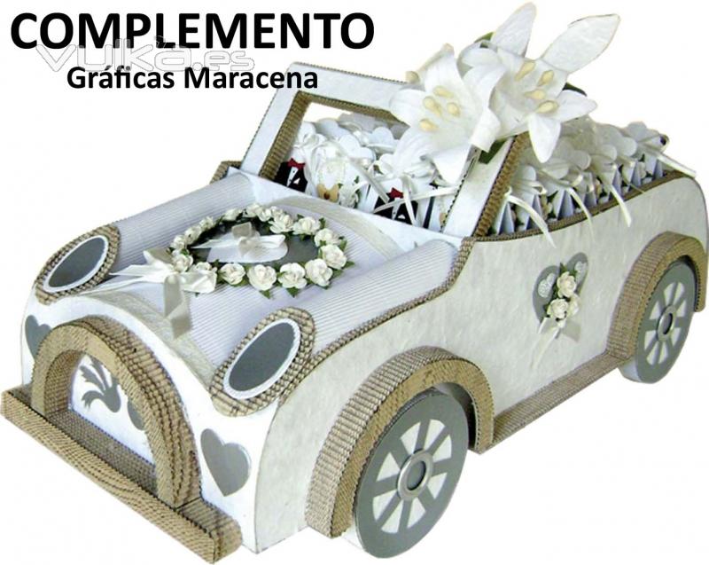 Bonito coche nupcial para regalitos