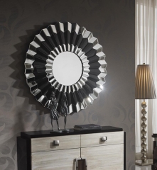 Espejo de diseno que combina dos colores, negro y plata lunas exteriores que forman un abanico